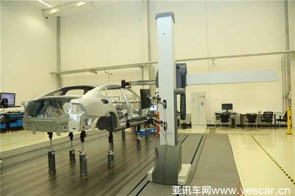 三坐標(biāo)測量室 配備2臺頂級大型雙懸臂式三坐標(biāo)測量儀.JPG