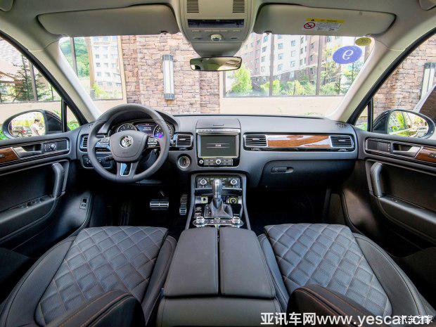 大眾(進(jìn)口) 途銳 2017款 3.0TSI 行政版