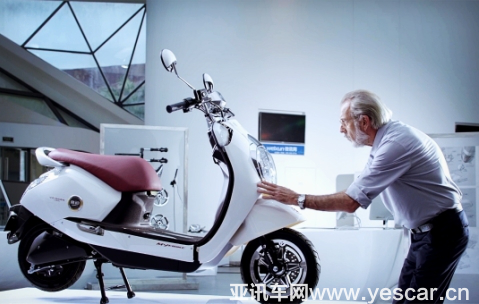 厲害了，雅迪萬達強強聯(lián)手，讓更高端電動車惠及更多消費者