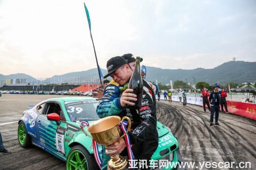 飛勁輪胎再助中國車手站上D1領獎臺 汽車殿堂