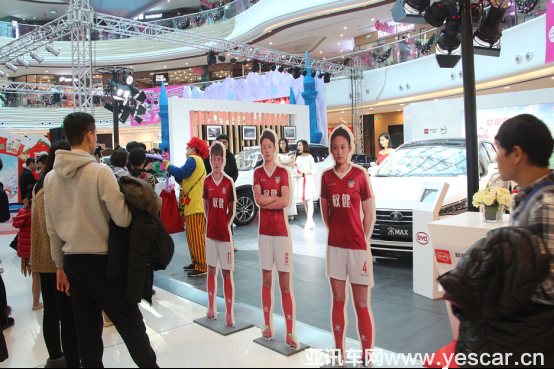 【12.24大連__發(fā)區(qū)萬達(dá)廣場(chǎng)資訊稿（大連女足）-__女足榮-__王朝助力 比亞迪與權(quán)健女足共映大連1324.png