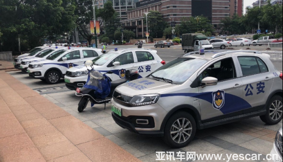 （變）x-6.9-6 云度π1入選警務(wù)執(zhí)勤用車 有顏值 更有實(shí)力725.png