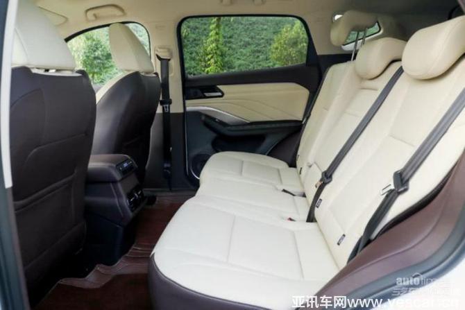 主打家庭化的WEY VV6，也有威武雄壯的一面