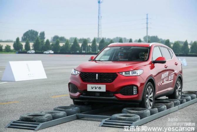 主打家庭化的WEY VV6，也有威武雄壯的一面