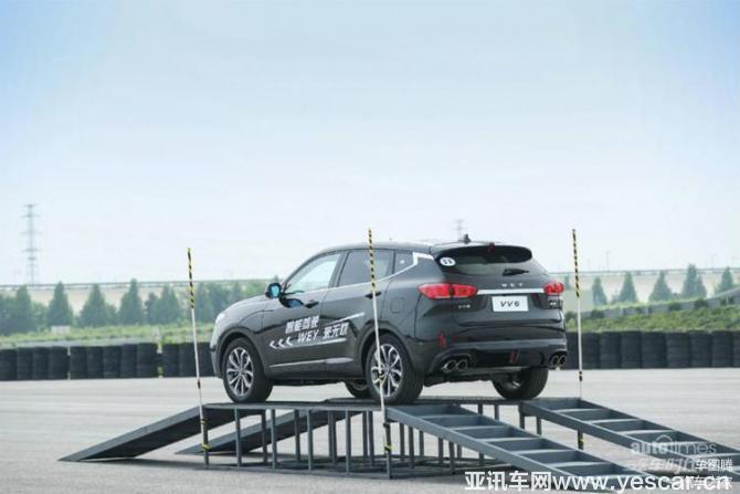 主打家庭化的WEY VV6，也有威武雄壯的一面