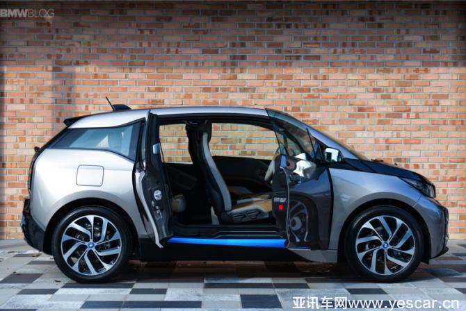 坐進(jìn)國外賣瘋的寶馬i3電動(dòng)車 用大佬的眼光看世界