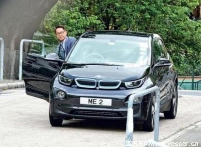 坐進(jìn)國外賣瘋的寶馬i3電動(dòng)車 用大佬的眼光看世界