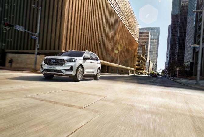 家用SUV怎么選？福特公司銳界PLUS四驅(qū)七座版本性能太“暴躁”