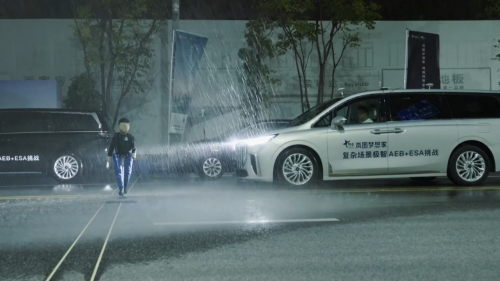 嵐圖夢想家成功挑戰(zhàn)“超美標”尾撞測試 嵐圖夢想家成功挑戰(zhàn)“超美標”尾撞測試