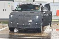 方盒子造型/三排布局 小米“昆侖”增程SUV諜照