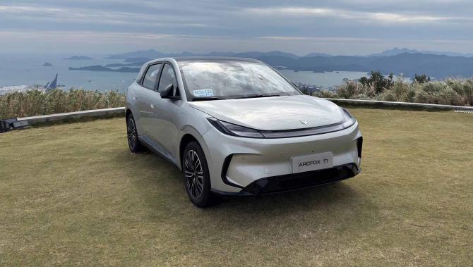 內(nèi)部空間優(yōu)秀 底盤操控有驚喜——極狐T1車型試駕