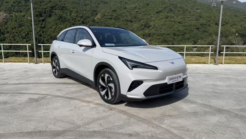 智能輔助駕駛平權(quán)/細(xì)節(jié)值得品味——極狐新阿爾法T5