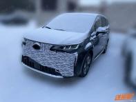 內(nèi)飾或?qū)⒁滕櫭勺?新款傳祺M6諜照曝光